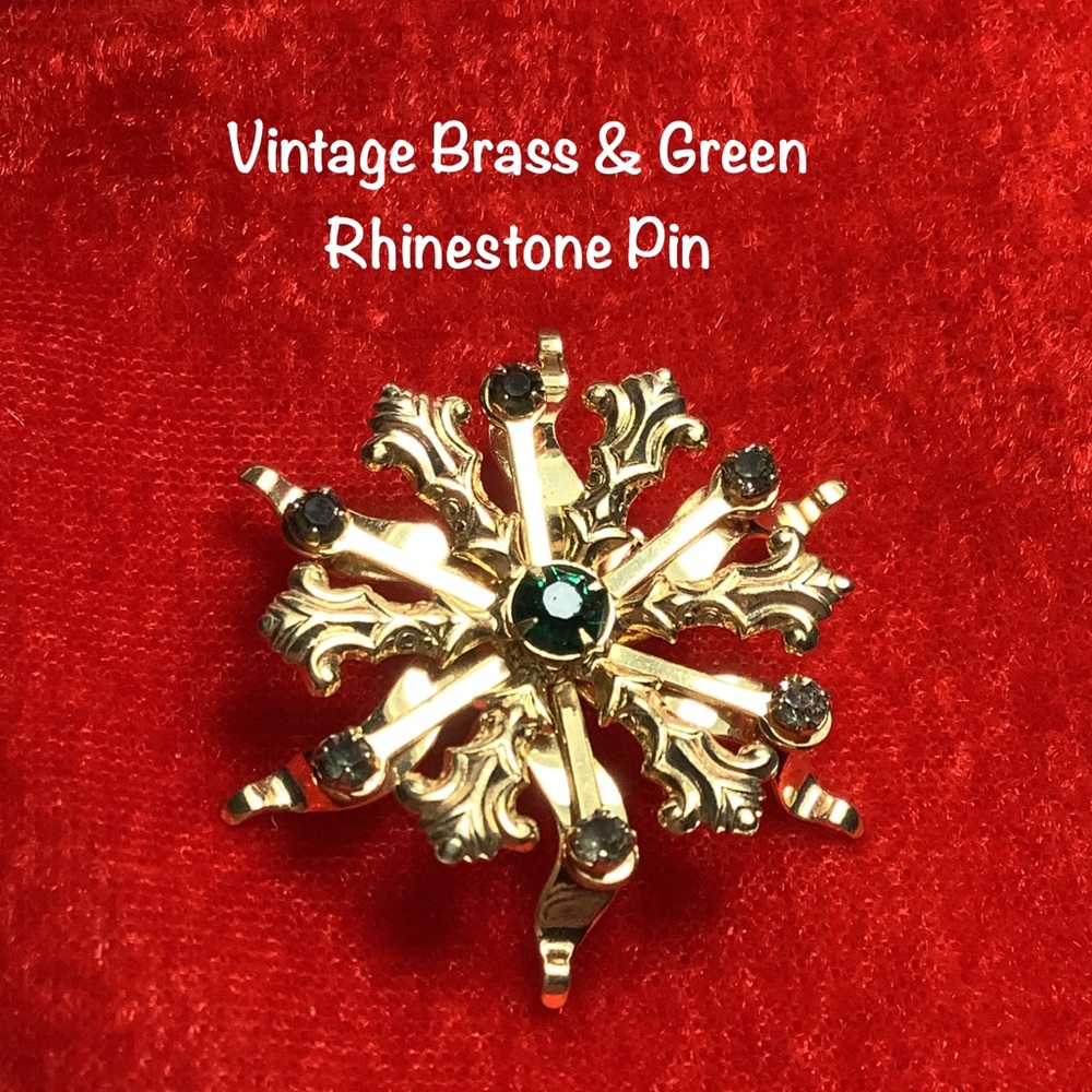 🆕Vintage Brass & Green Rhinestone Pin